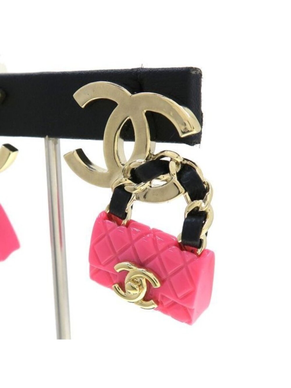 Chanel - Picture 3 of 9